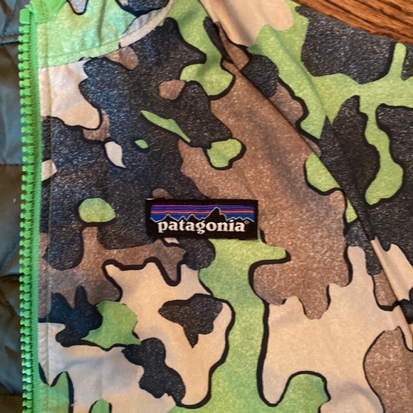 Lightweight Quilted Hooded Patagonia Jacket - Picture 2 of 6